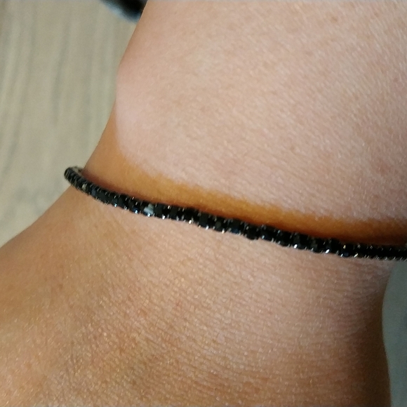 Super Danity well made black crystal beads strenchy bracket - Picture 2 of 6